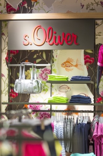 Moda s.Oliver ve Fashion Stores hypermarketu Globus_02.jpg